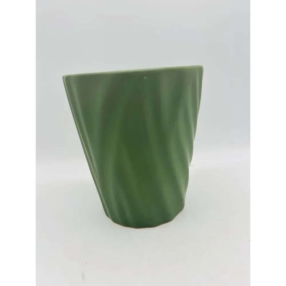 1950s Bauer Pottery. Vintage Swirl.